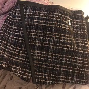 Tweed skirt with zipper